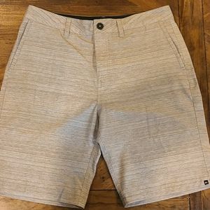 Quicksilver Hybrid Mens Shorts Large Like new Tan